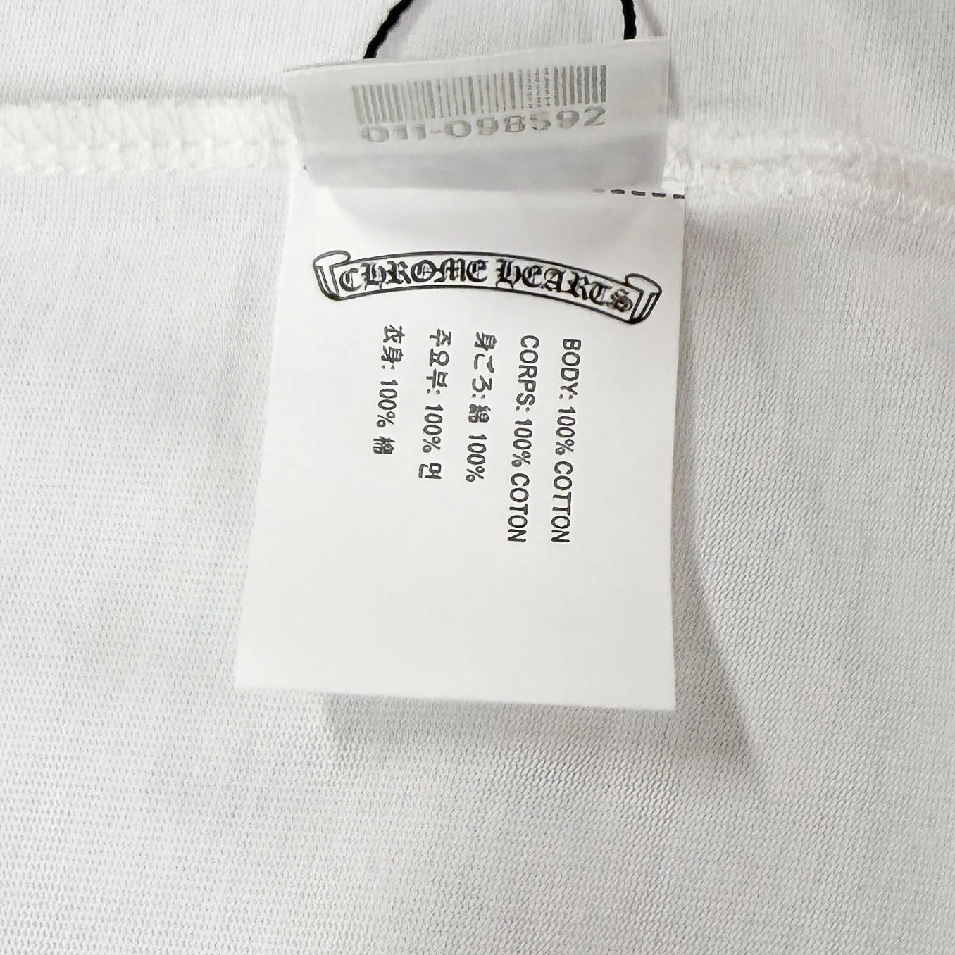 P170 Chrome Hearts Chrome Hearts 25 high version. The fabric is made of 300 grams of high-density pure cotton. It does not deform or shrink. It has three labels. It is the same style for men and women. Technology: suede foam printing. Color: white, black. SIZE: S-XL.